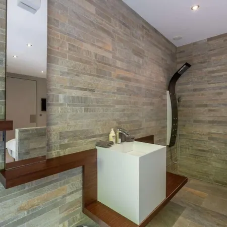 Amazing 5-room Apartment *